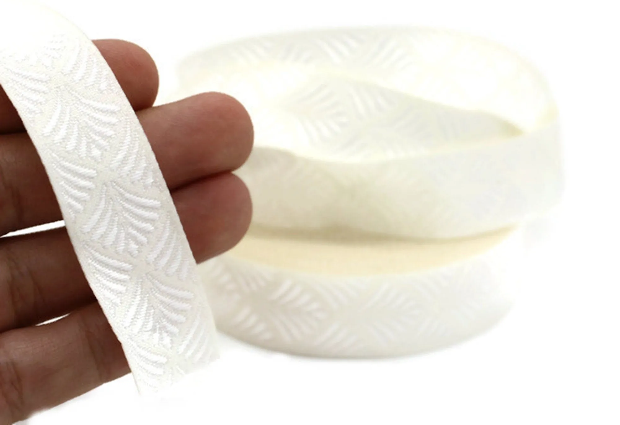 20 mm White Seashell  0.78 (inch) | SeaShell Ribbon | Embroidered Woven Seashell Ribbon | Jacquard Ribbon | 20 mm Wide | 20273