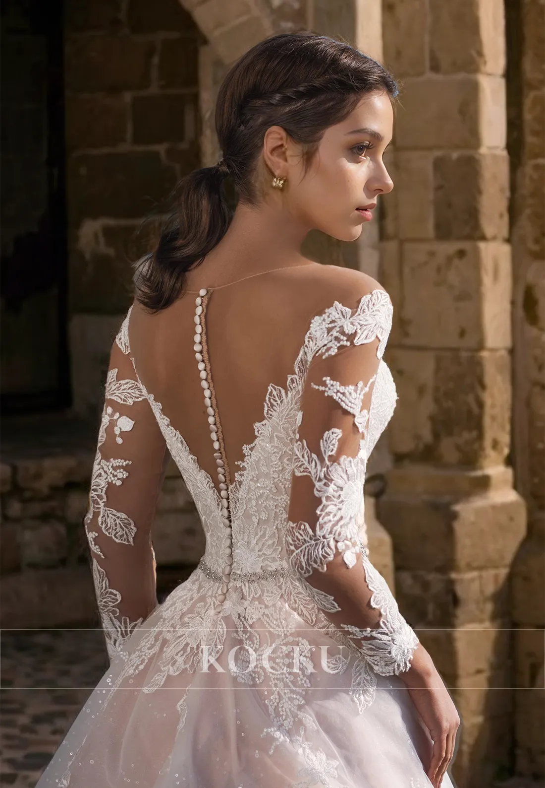 Scoop Neck Long Sleeves A-Line Train Pleats Appliques Lace Wedding Dress with Beads Bridal Gowns
