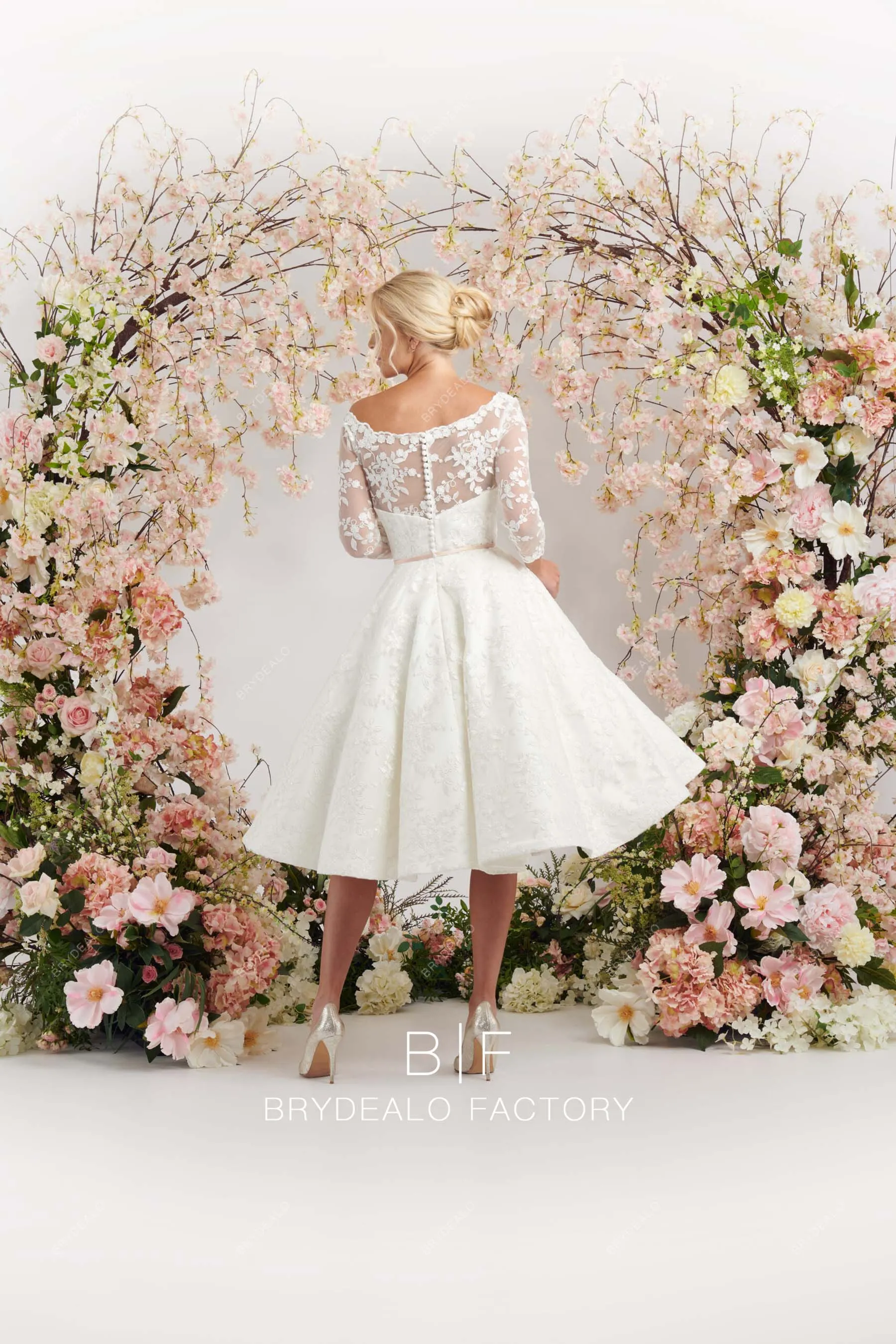 V-neck Long Sleeves Designer Lace Tea-Length Puffy Wedding Dress